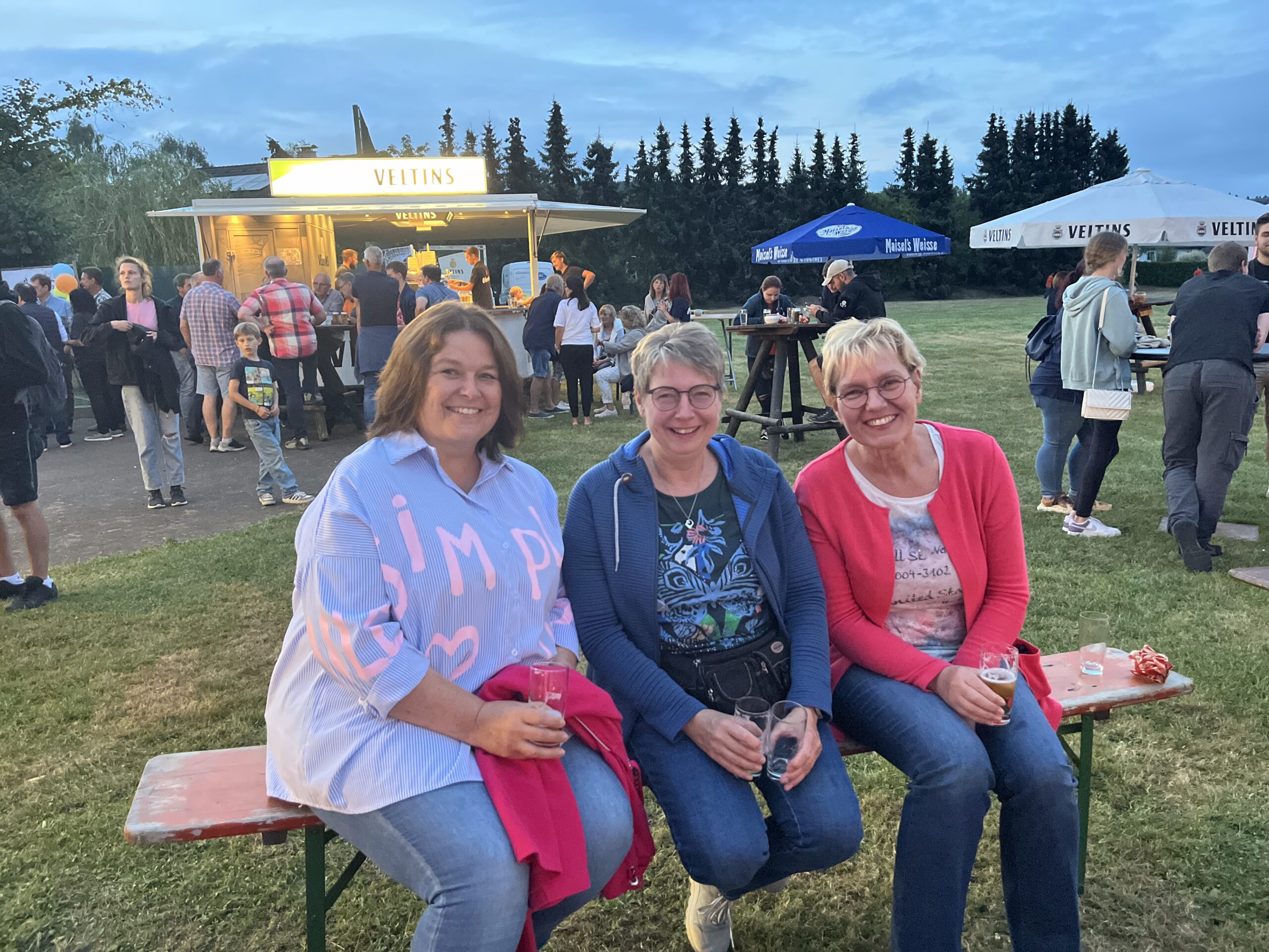 Gemütliche Frauenrunde am Oberntor Fest