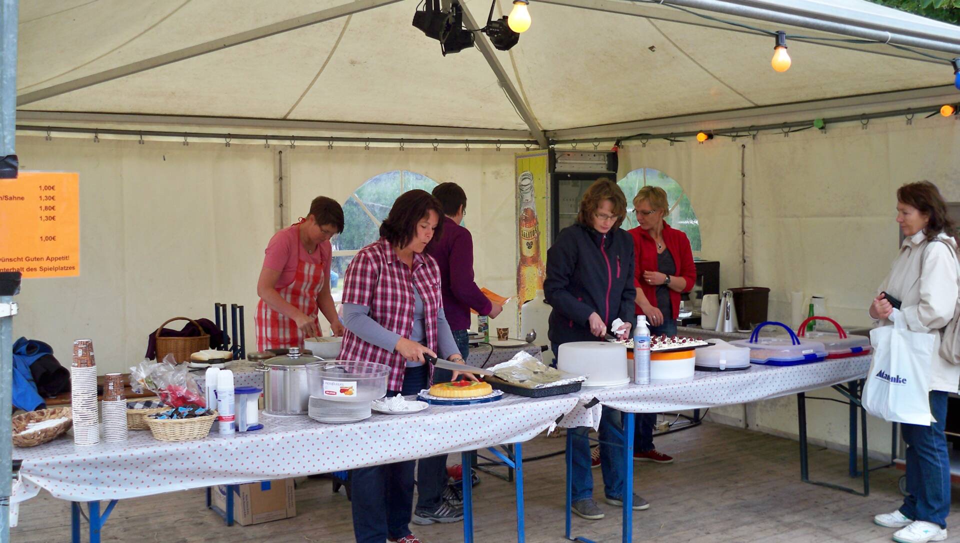Oberntorfest Medebach Besucher und Helfer, Spiele, Kuchen